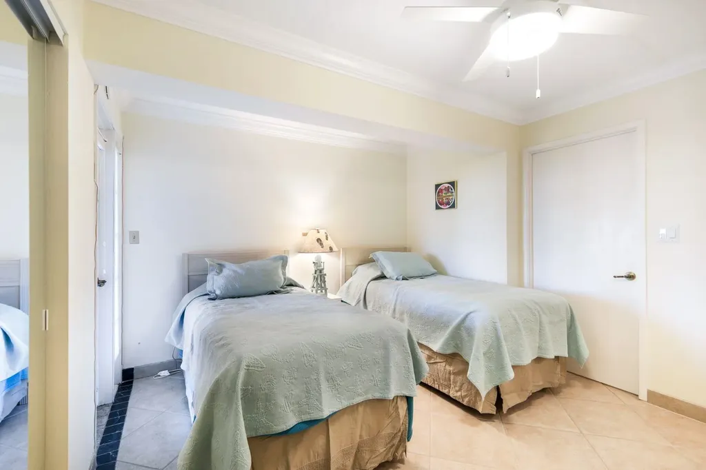 200 Periwinkle Sanibel FL 33957