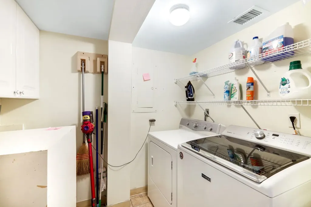 200 Periwinkle Sanibel FL 33957