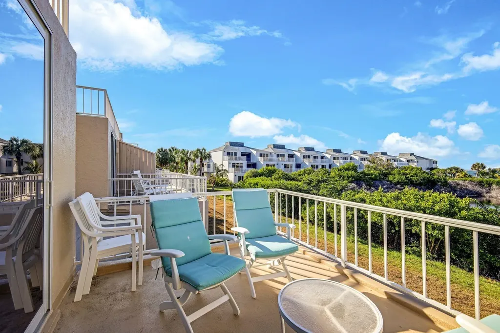 200 Periwinkle Sanibel FL 33957