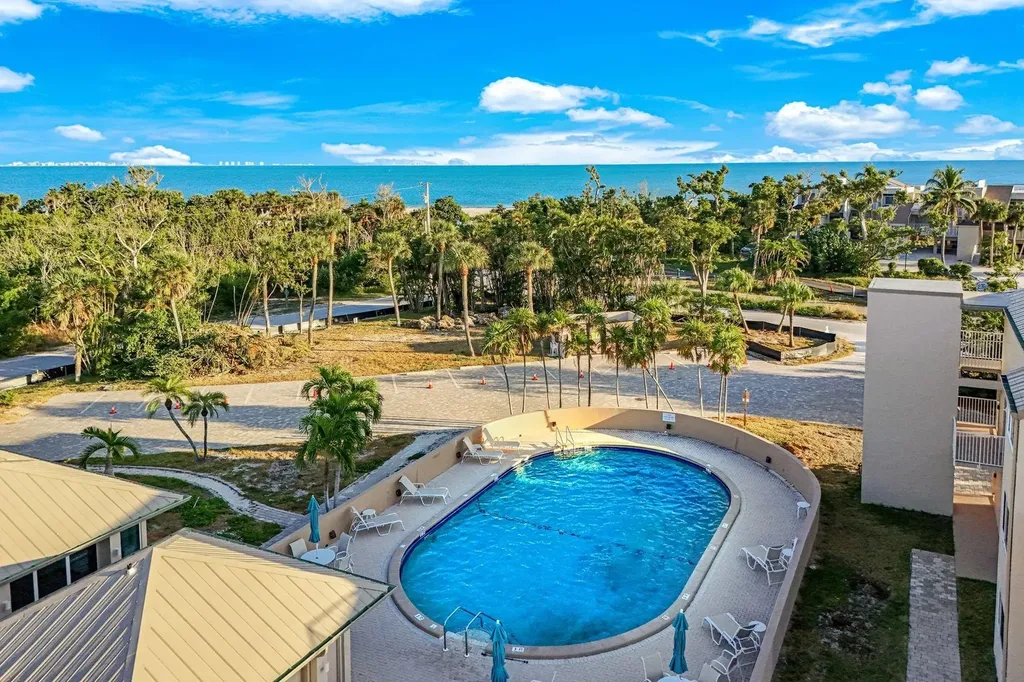 200 Periwinkle Sanibel FL 33957