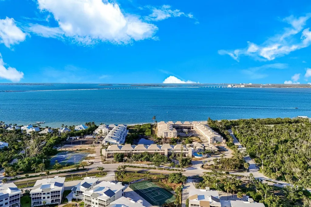 200 Periwinkle Sanibel FL 33957