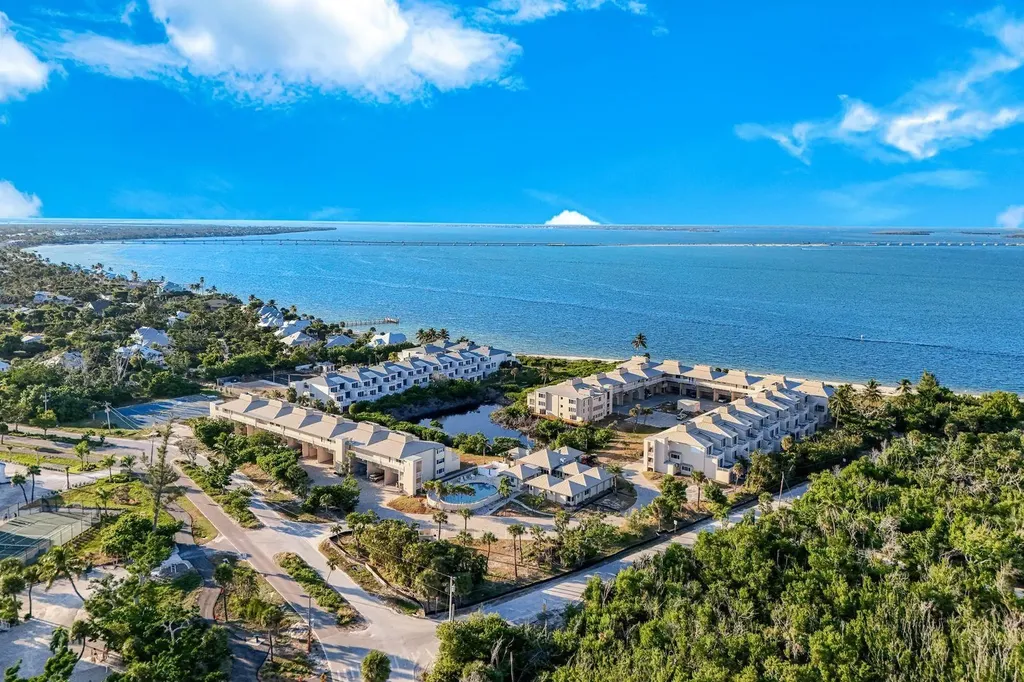 200 Periwinkle Sanibel FL 33957