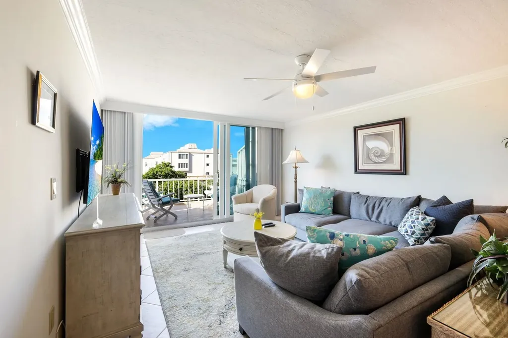 200 Periwinkle Sanibel FL 33957
