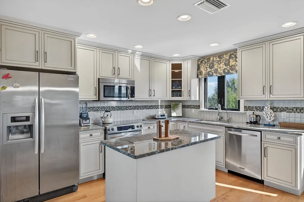 698 Spartina Court Sanibel FL 33957