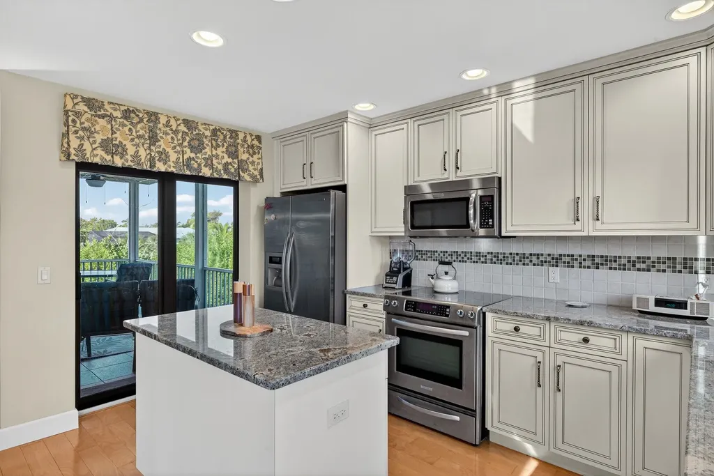 698 Spartina Court Sanibel FL 33957