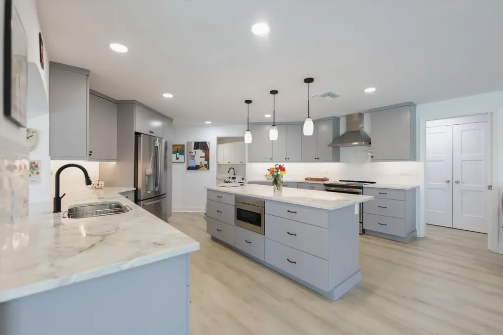 1264 Par View Drive Sanibel FL 33957