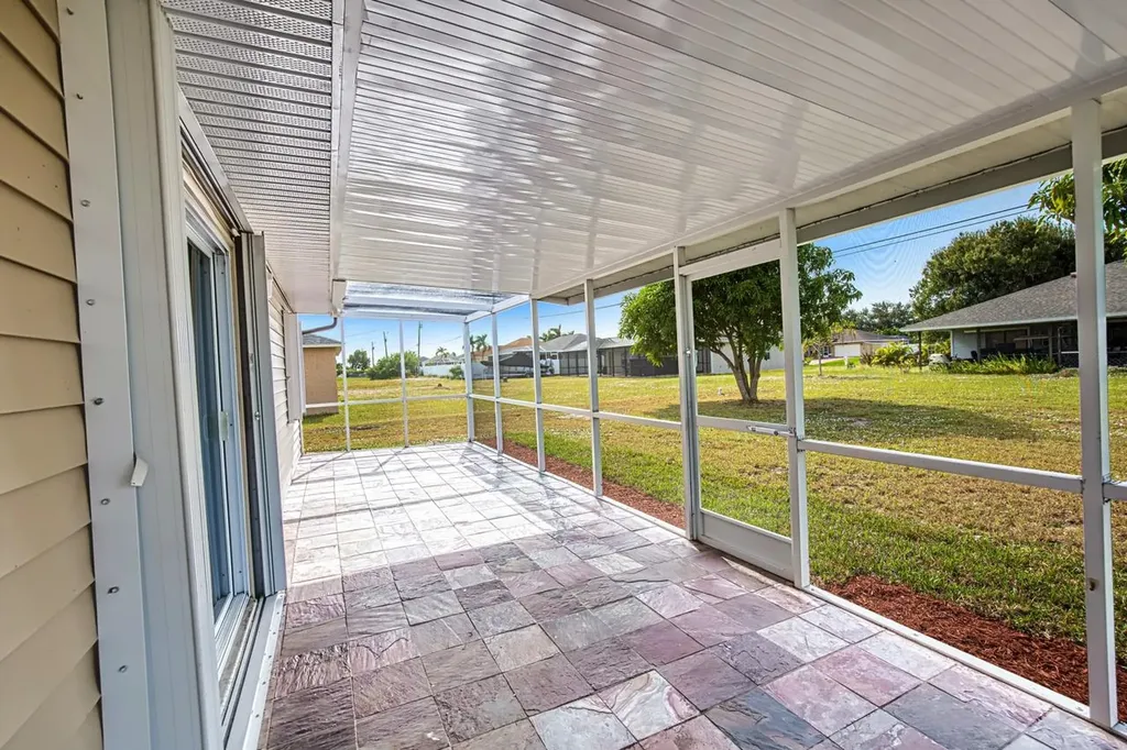 4022 SW 8th Place Cape Coral FL 33914