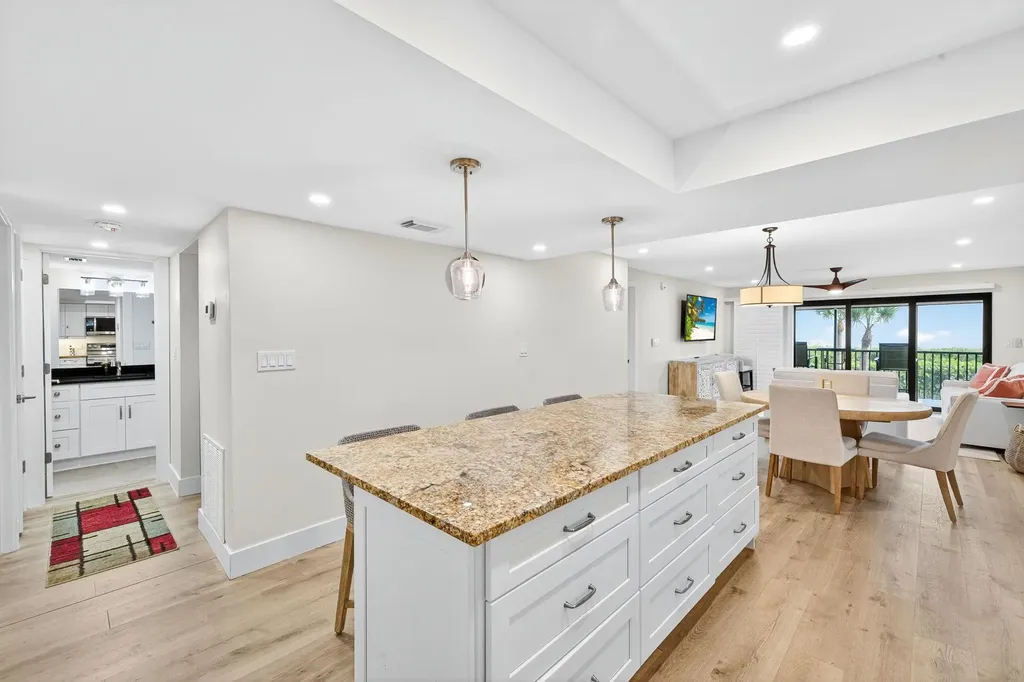 1795 Middle Gulf Drive Sanibel FL 33957