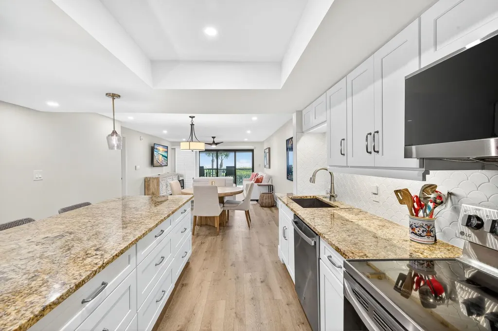 1795 Middle Gulf Drive Sanibel FL 33957