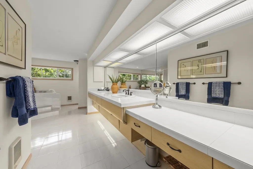 2451 Blind Pass Court Sanibel FL 33957