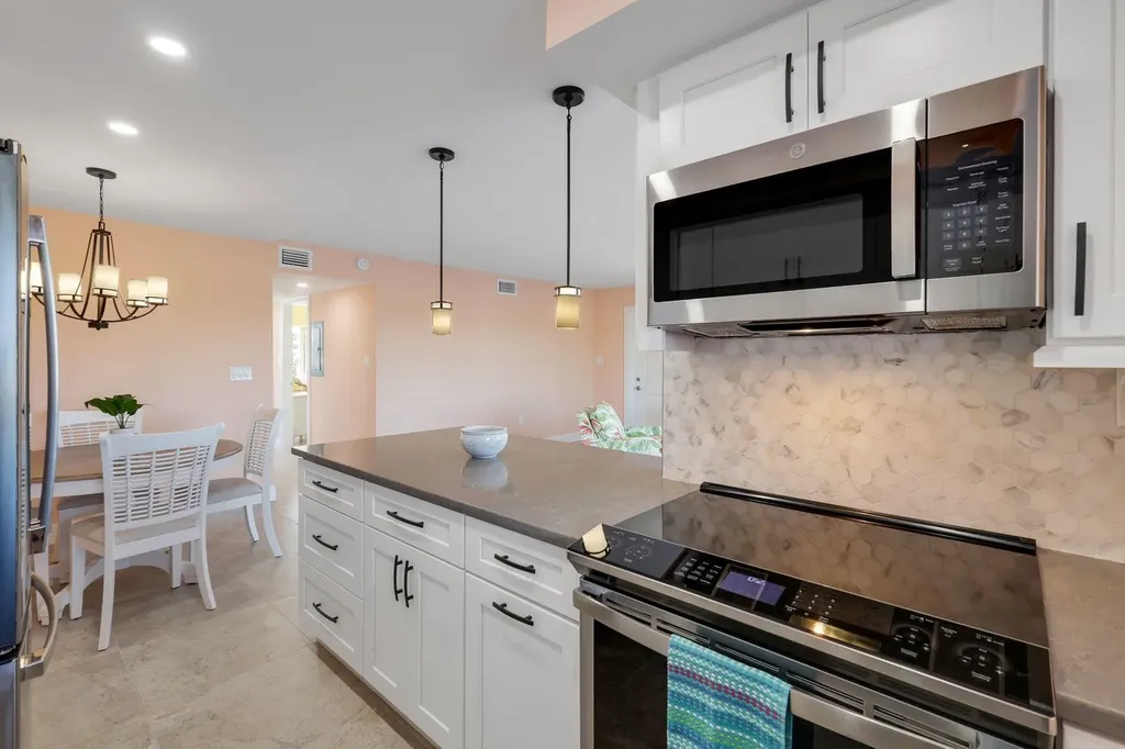1610 Middle Gulf Drive Sanibel FL 33957