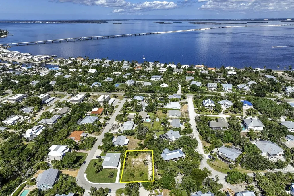 524 Lagoon Drive Sanibel FL 33957