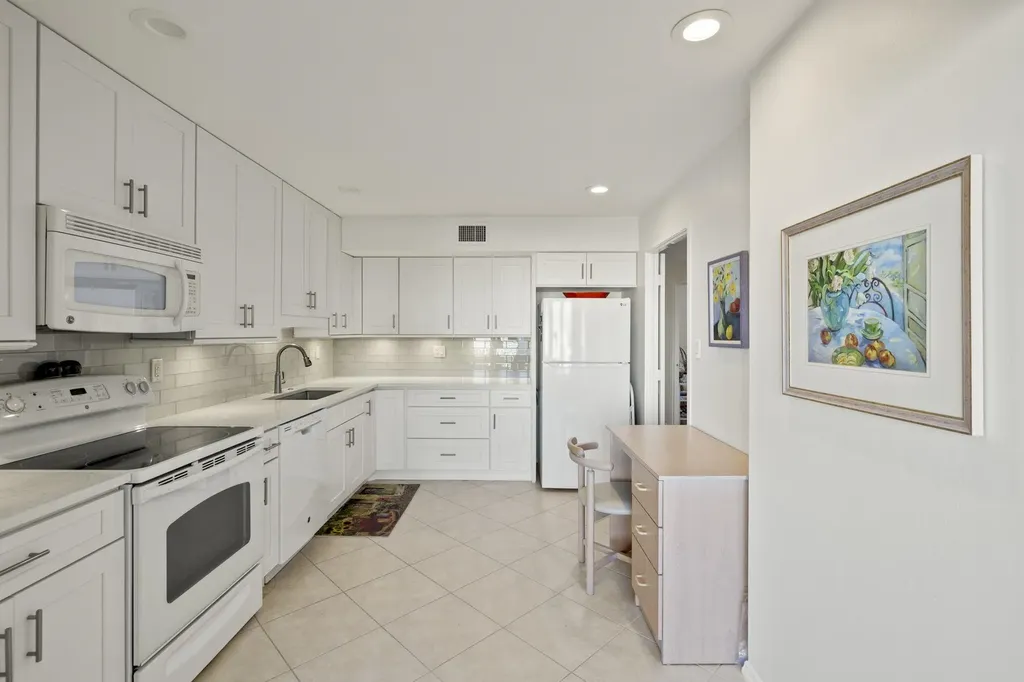 200 Periwinkle Way Sanibel FL 33957