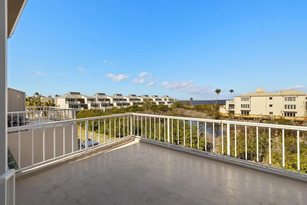 200 Periwinkle Way Sanibel FL 33957