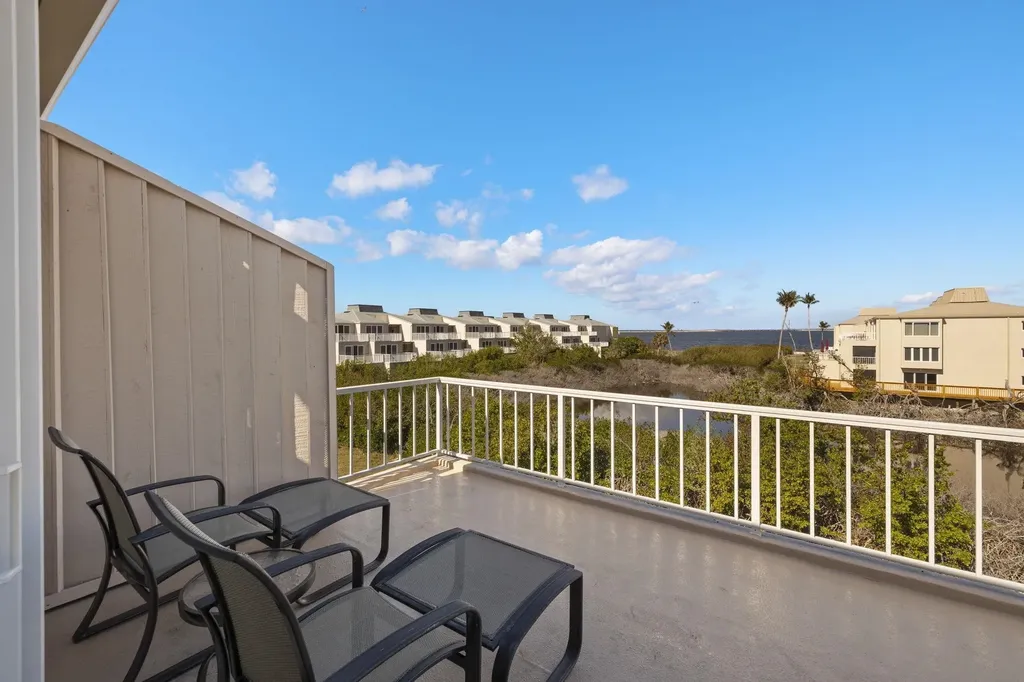 200 Periwinkle Way Sanibel FL 33957