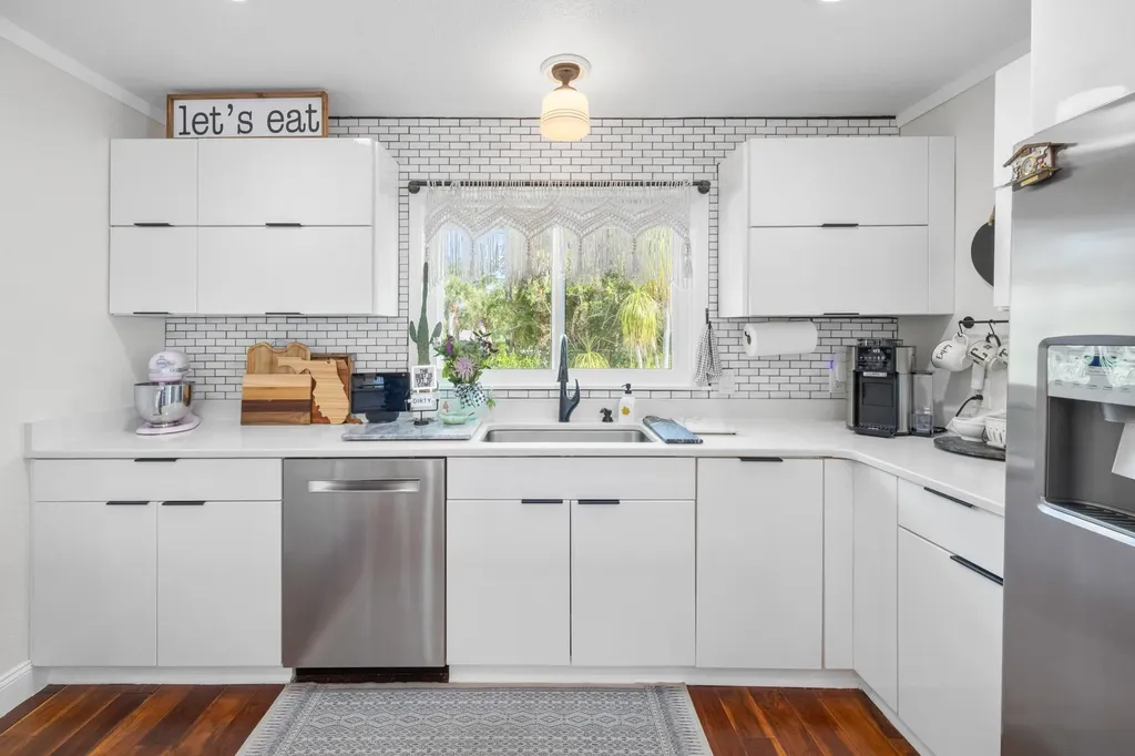 9247 Dimmick Drive Sanibel FL 33957