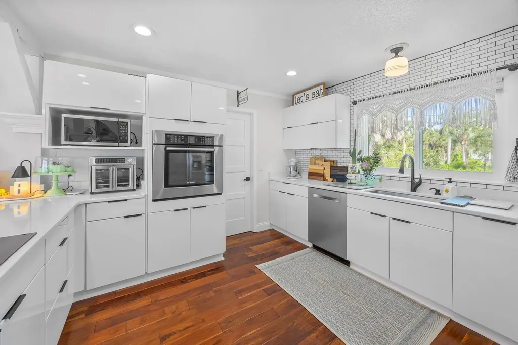 9247 Dimmick Drive Sanibel FL 33957