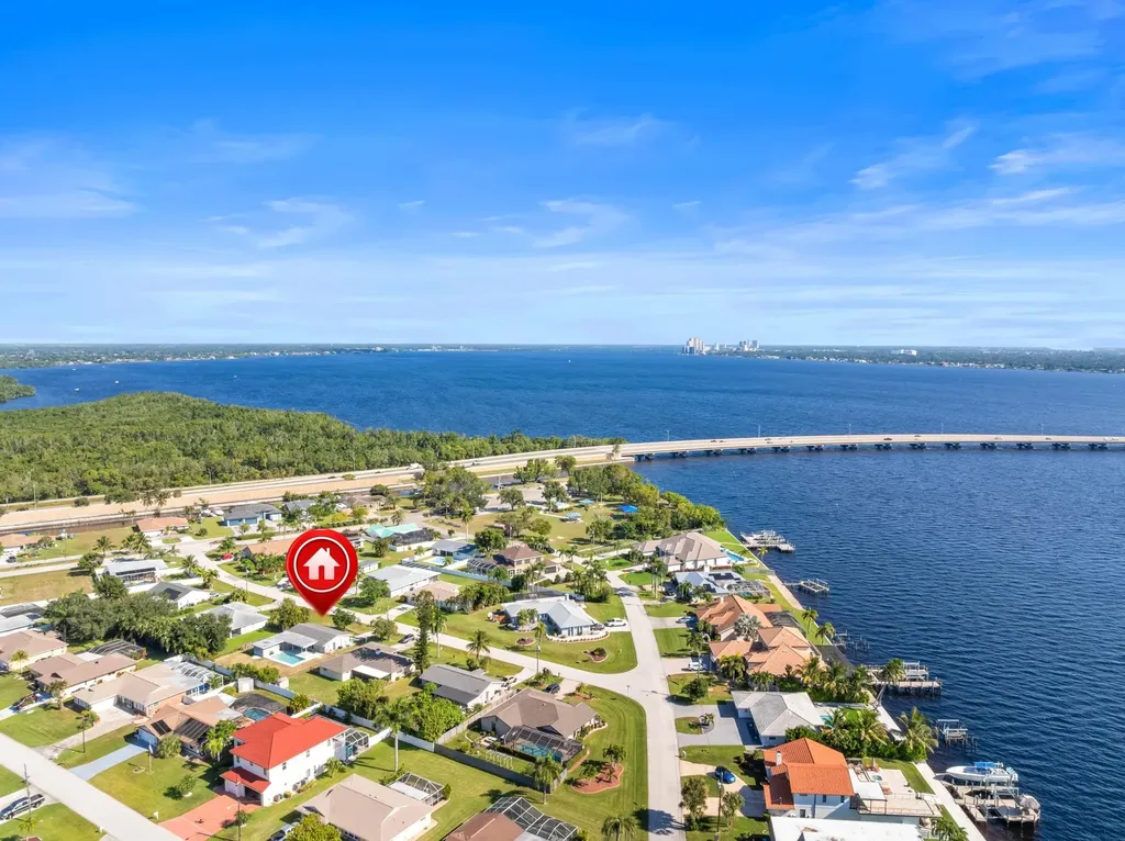 2514 SE 26th Avenue Cape Coral FL 33904