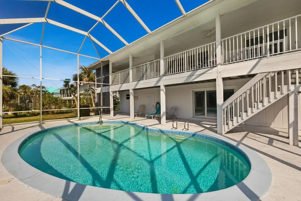 673 E Rocks Drive Sanibel FL 33957