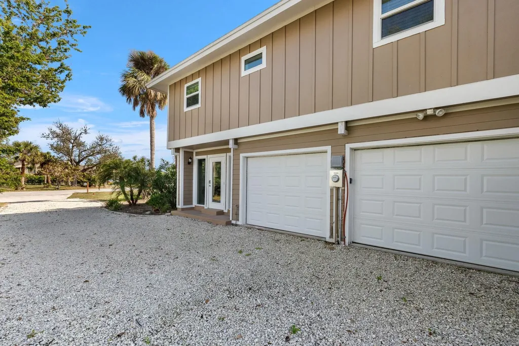 673 E Rocks Drive Sanibel FL 33957