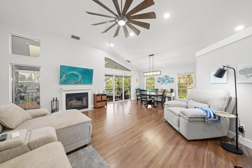 2011 Mitzi Lane Sanibel FL 33957-2011