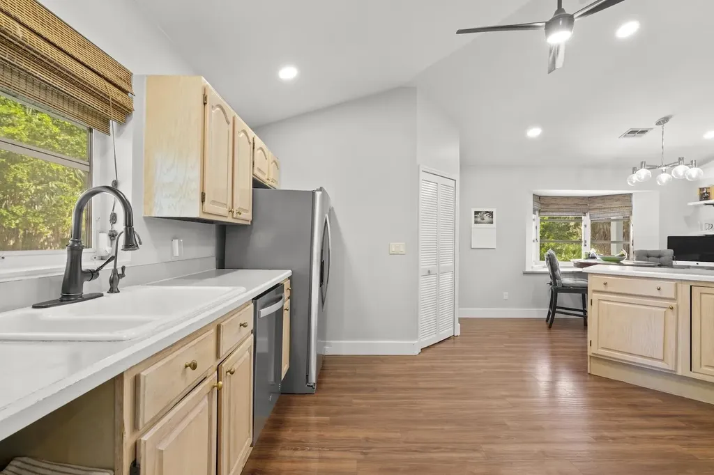 2011 Mitzi Lane Sanibel FL 33957-2011