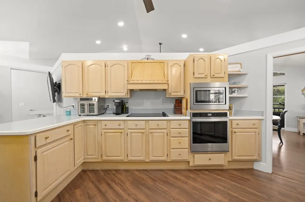 2011 Mitzi Lane Sanibel FL 33957-2011