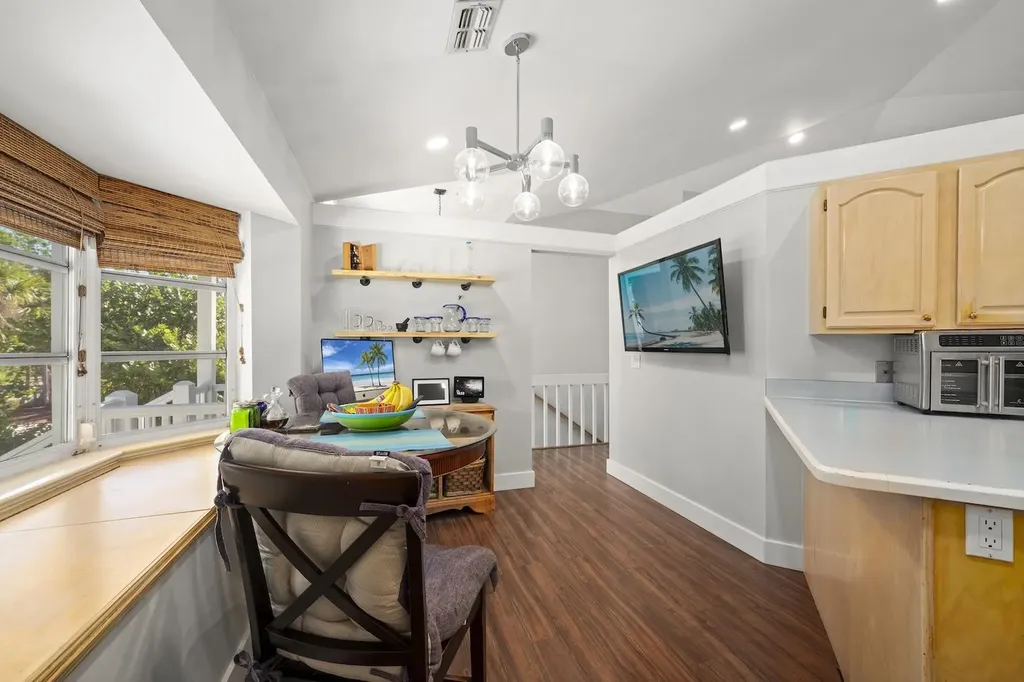 2011 Mitzi Lane Sanibel FL 33957-2011