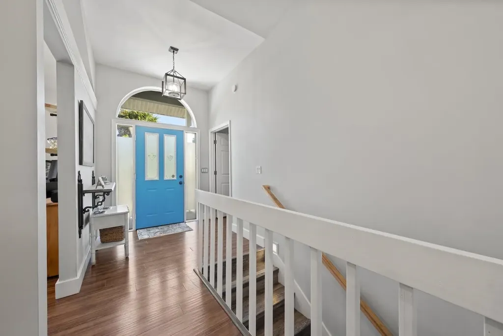 2011 Mitzi Lane Sanibel FL 33957-2011