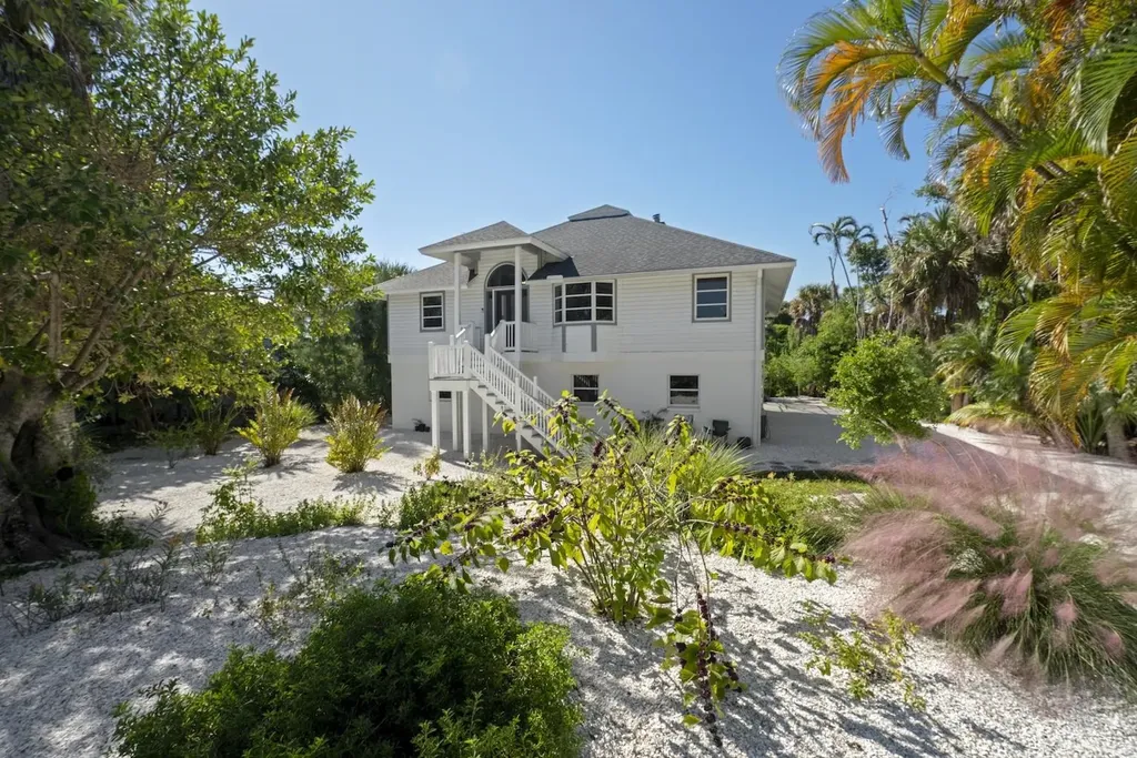 2011 Mitzi Lane Sanibel FL 33957-2011