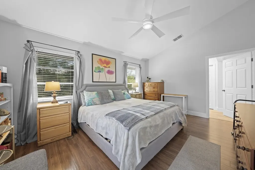 2011 Mitzi Lane Sanibel FL 33957-2011