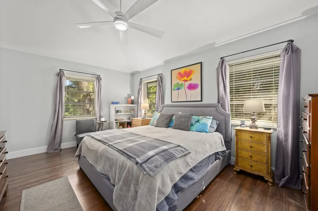 2011 Mitzi Lane Sanibel FL 33957-2011