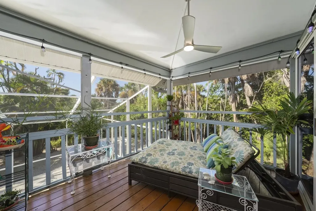 2011 Mitzi Lane Sanibel FL 33957-2011