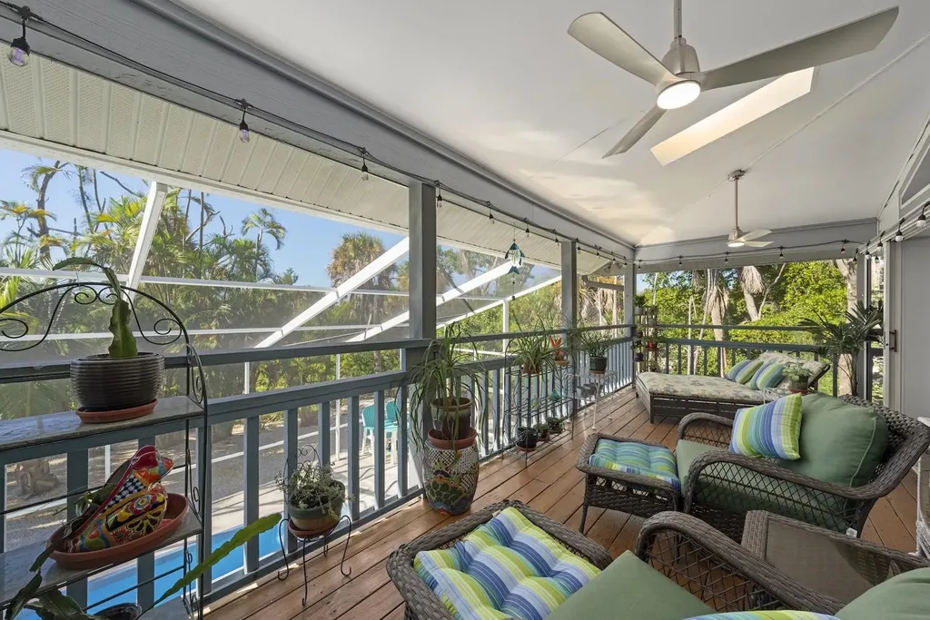 2011 Mitzi Lane Sanibel FL 33957-2011