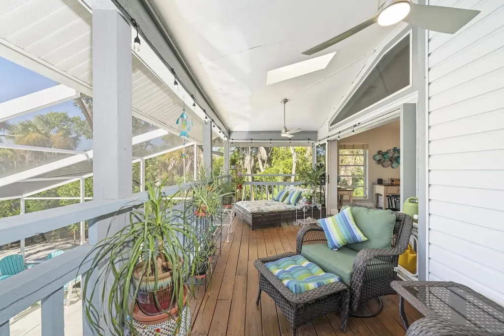 2011 Mitzi Lane Sanibel FL 33957-2011