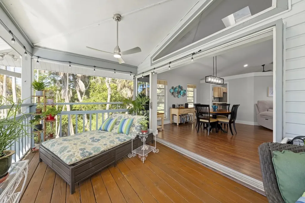 2011 Mitzi Lane Sanibel FL 33957-2011