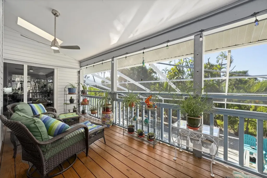 2011 Mitzi Lane Sanibel FL 33957-2011