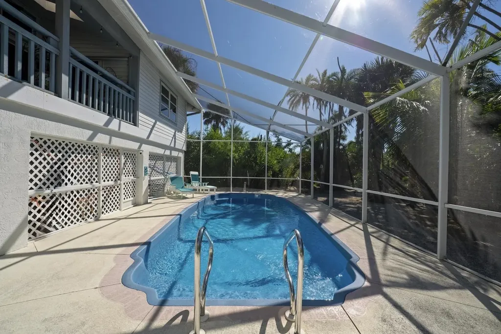2011 Mitzi Lane Sanibel FL 33957-2011