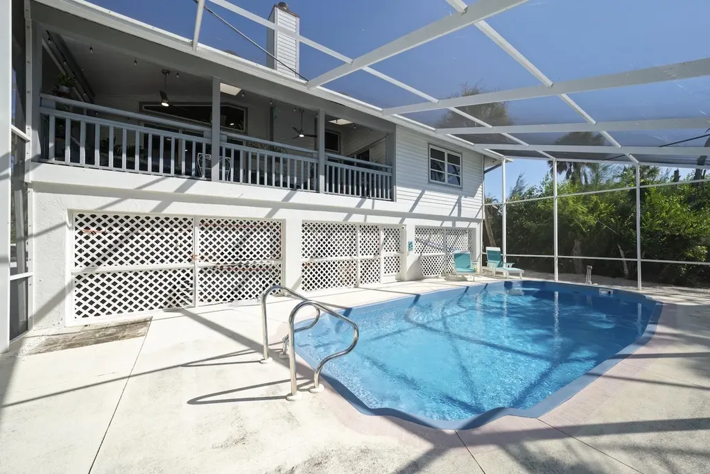 2011 Mitzi Lane Sanibel FL 33957-2011