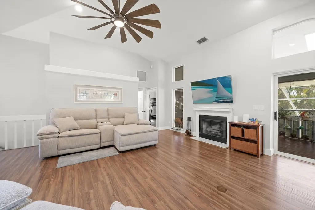 2011 Mitzi Lane Sanibel FL 33957-2011