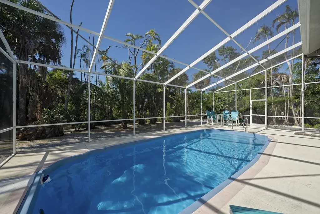 2011 Mitzi Lane Sanibel FL 33957-2011