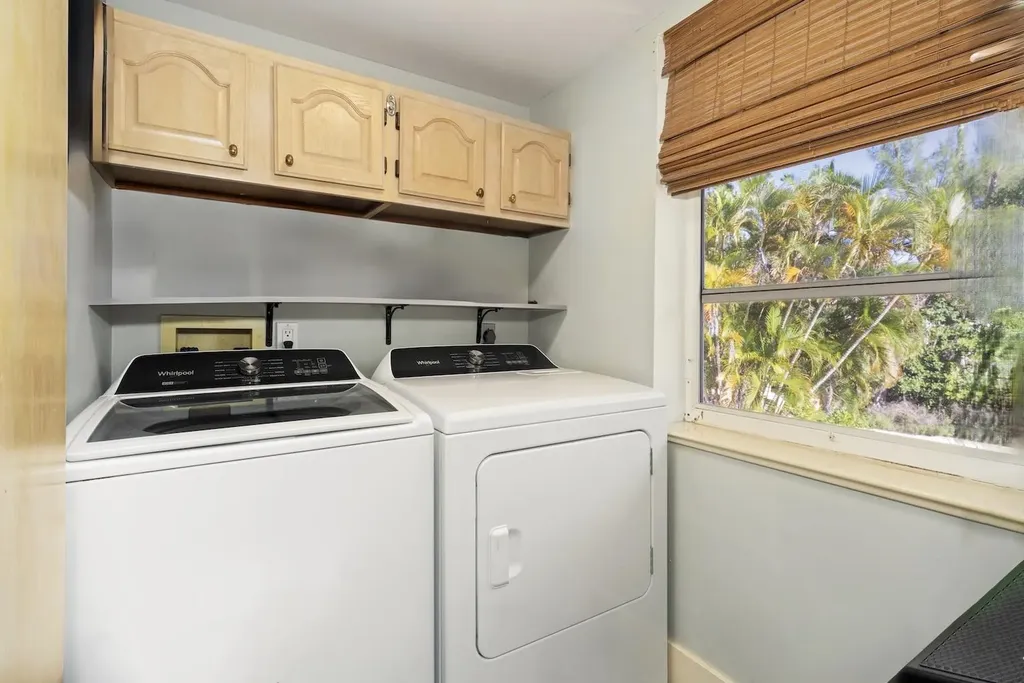 2011 Mitzi Lane Sanibel FL 33957-2011