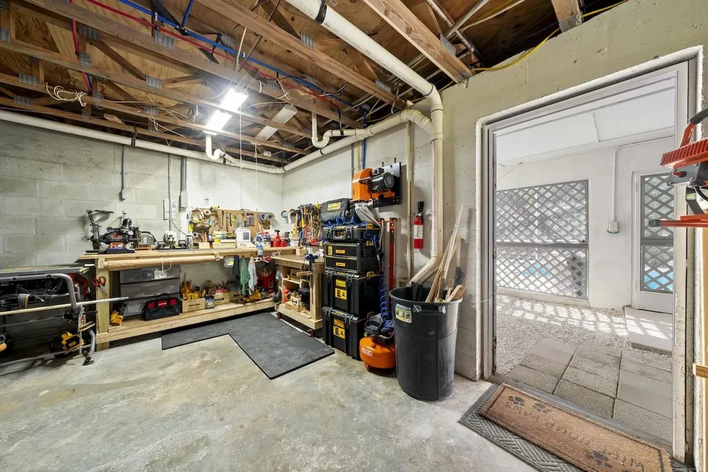 2011 Mitzi Lane Sanibel FL 33957-2011