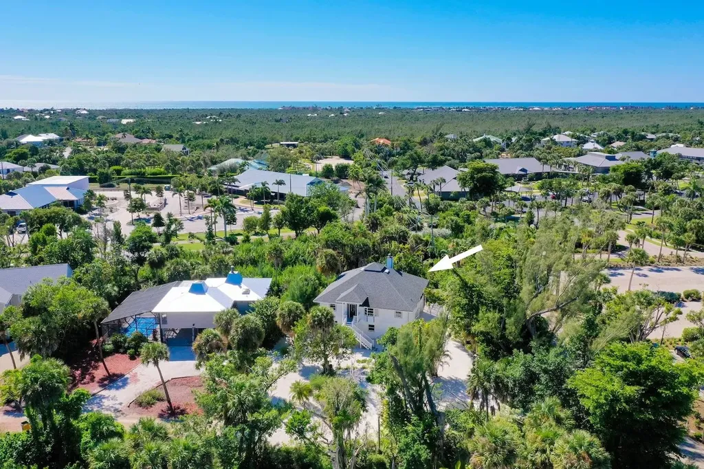 2011 Mitzi Lane Sanibel FL 33957-2011