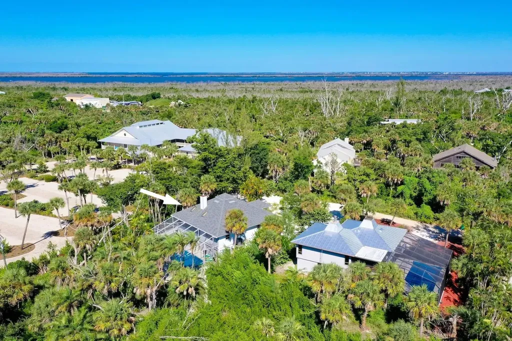 2011 Mitzi Lane Sanibel FL 33957-2011