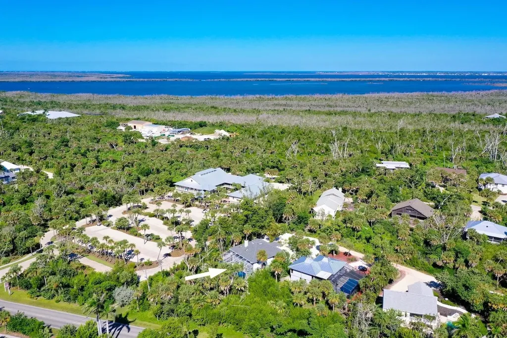 2011 Mitzi Lane Sanibel FL 33957-2011