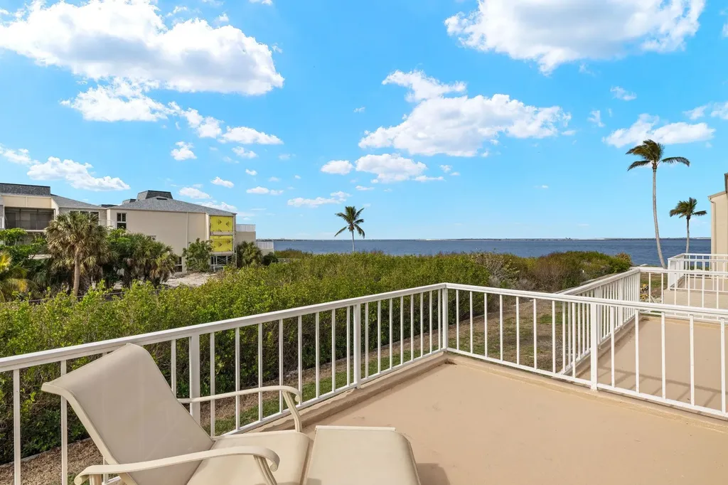 200 Periwinkle Way Sanibel FL 33957