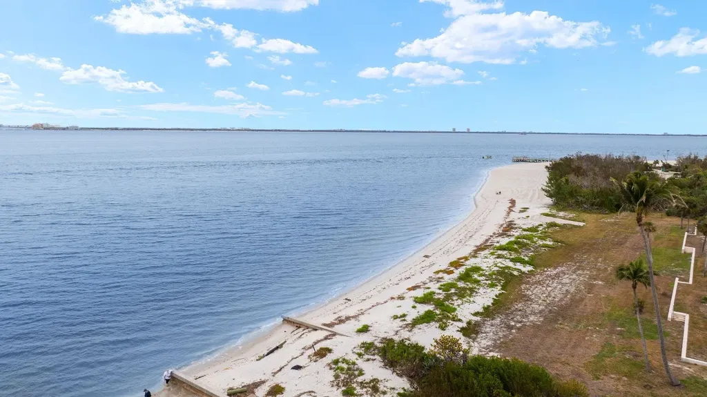 200 Periwinkle Way Sanibel FL 33957