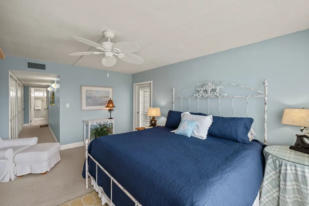 200 Periwinkle Way Sanibel FL 33957