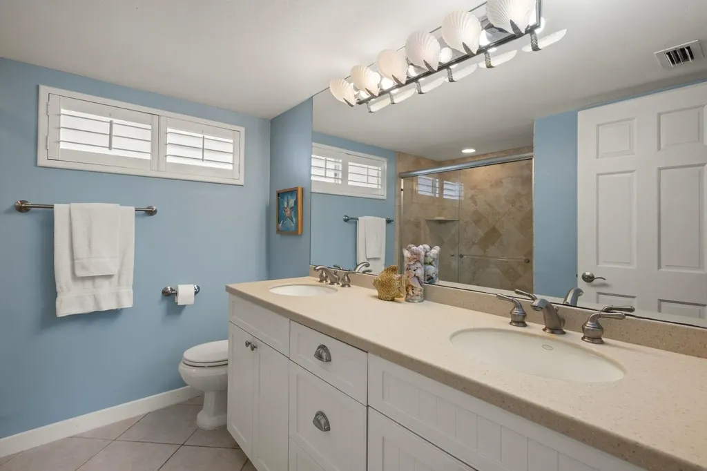 200 Periwinkle Way Sanibel FL 33957